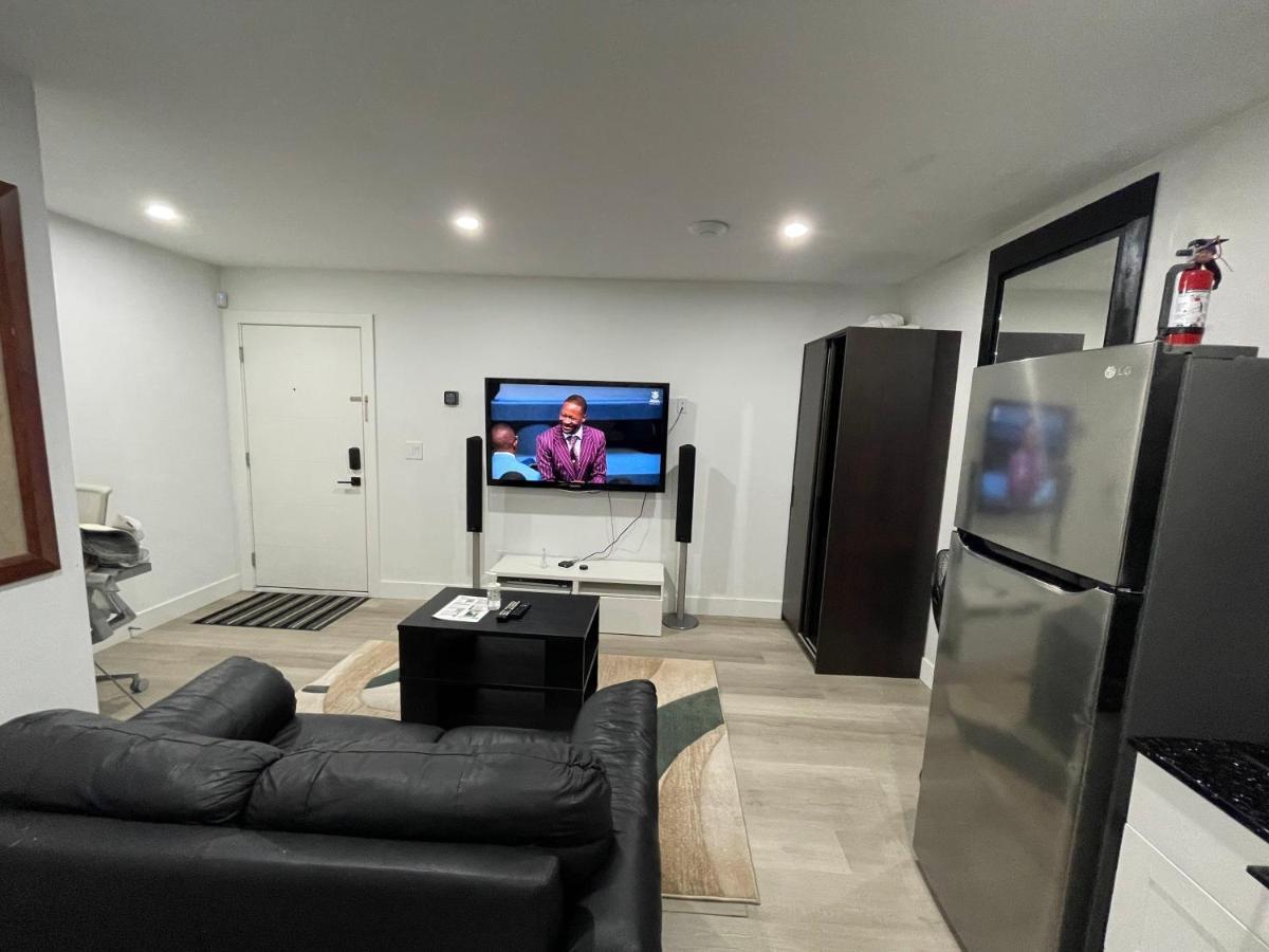 Modern & Luxurious Suites In Съри Екстериор снимка
