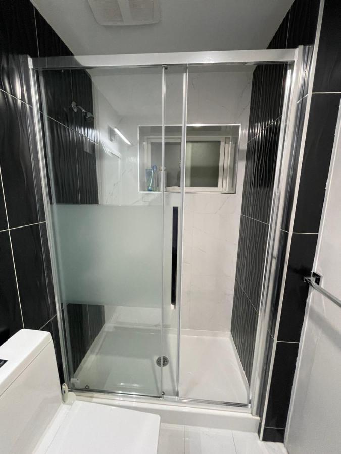 Modern & Luxurious Suites In Съри Екстериор снимка