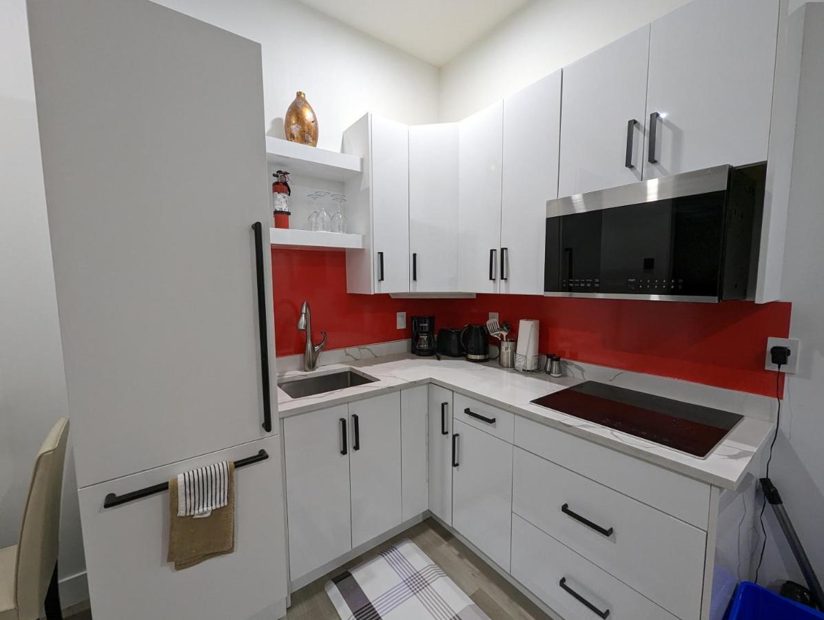 Modern & Luxurious Suites In Съри Екстериор снимка
