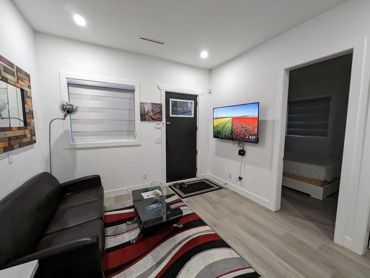 Modern & Luxurious Suites In Съри Екстериор снимка