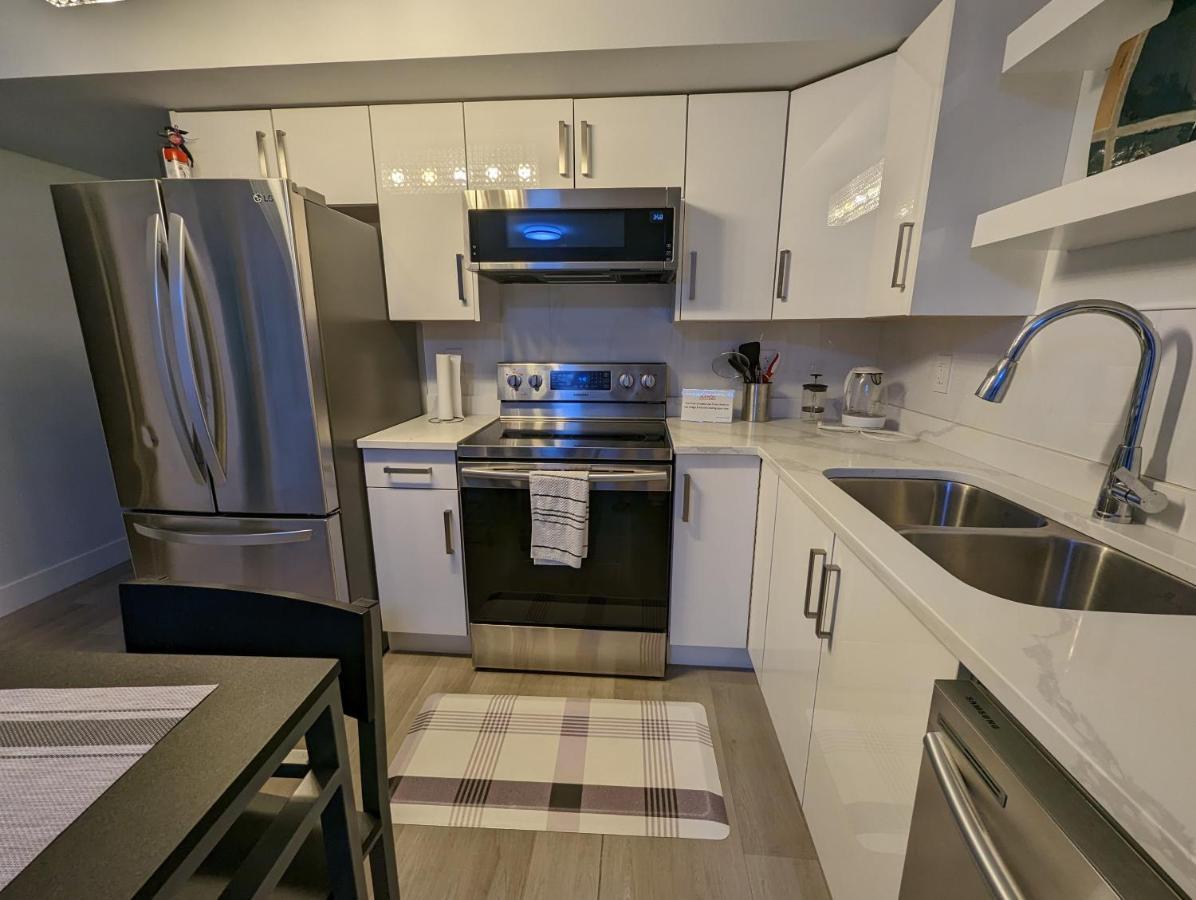 Modern & Luxurious Suites In Съри Екстериор снимка